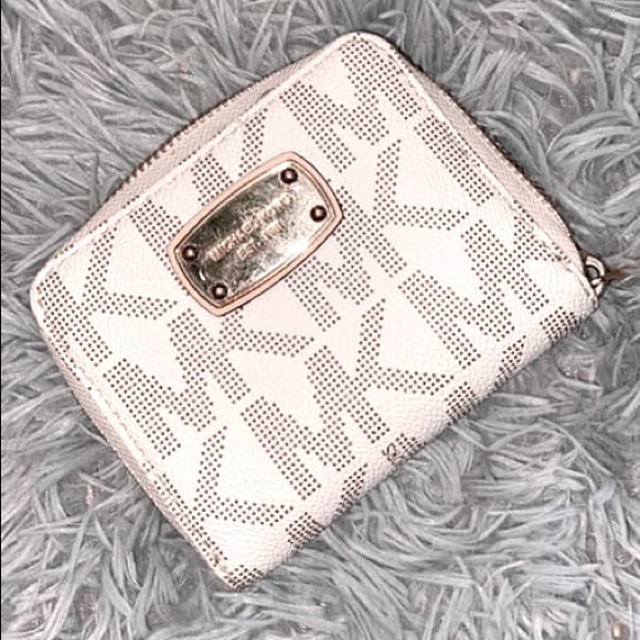 Michael Kors Wallet - Picture 1 of 2